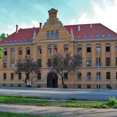 Younior-Hotel Stralsund Buitenkant foto
