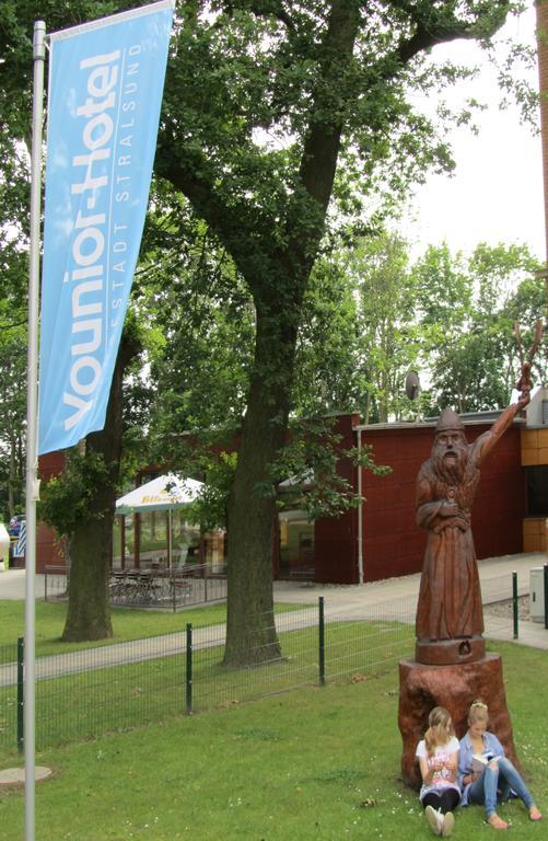 Younior-Hotel Stralsund Buitenkant foto