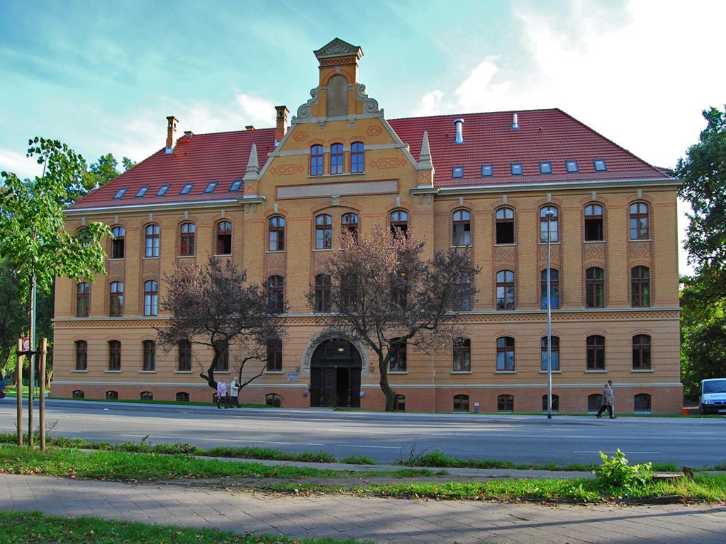 Younior-Hotel Stralsund Buitenkant foto